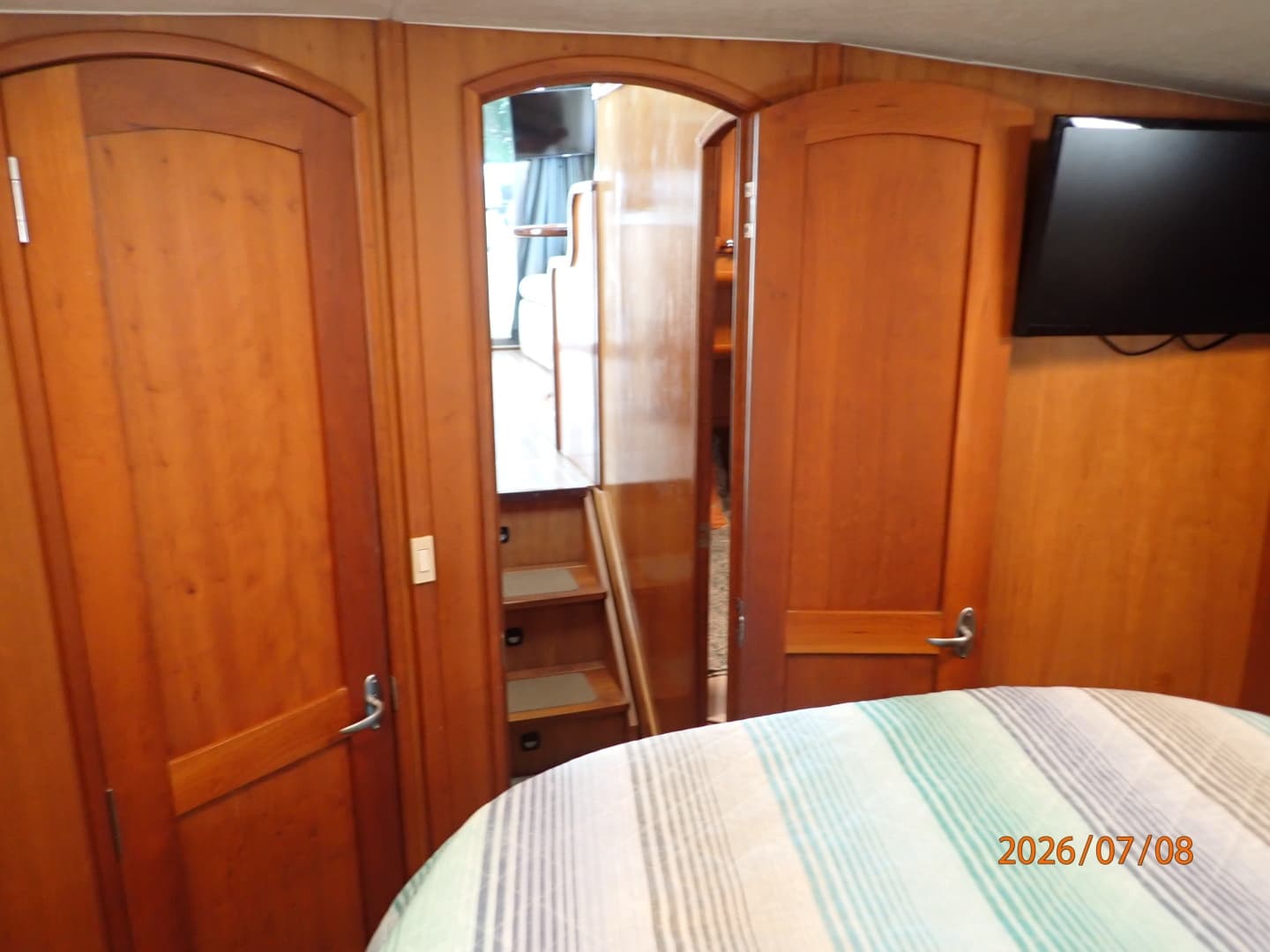 40' Mainship master stateroom aft