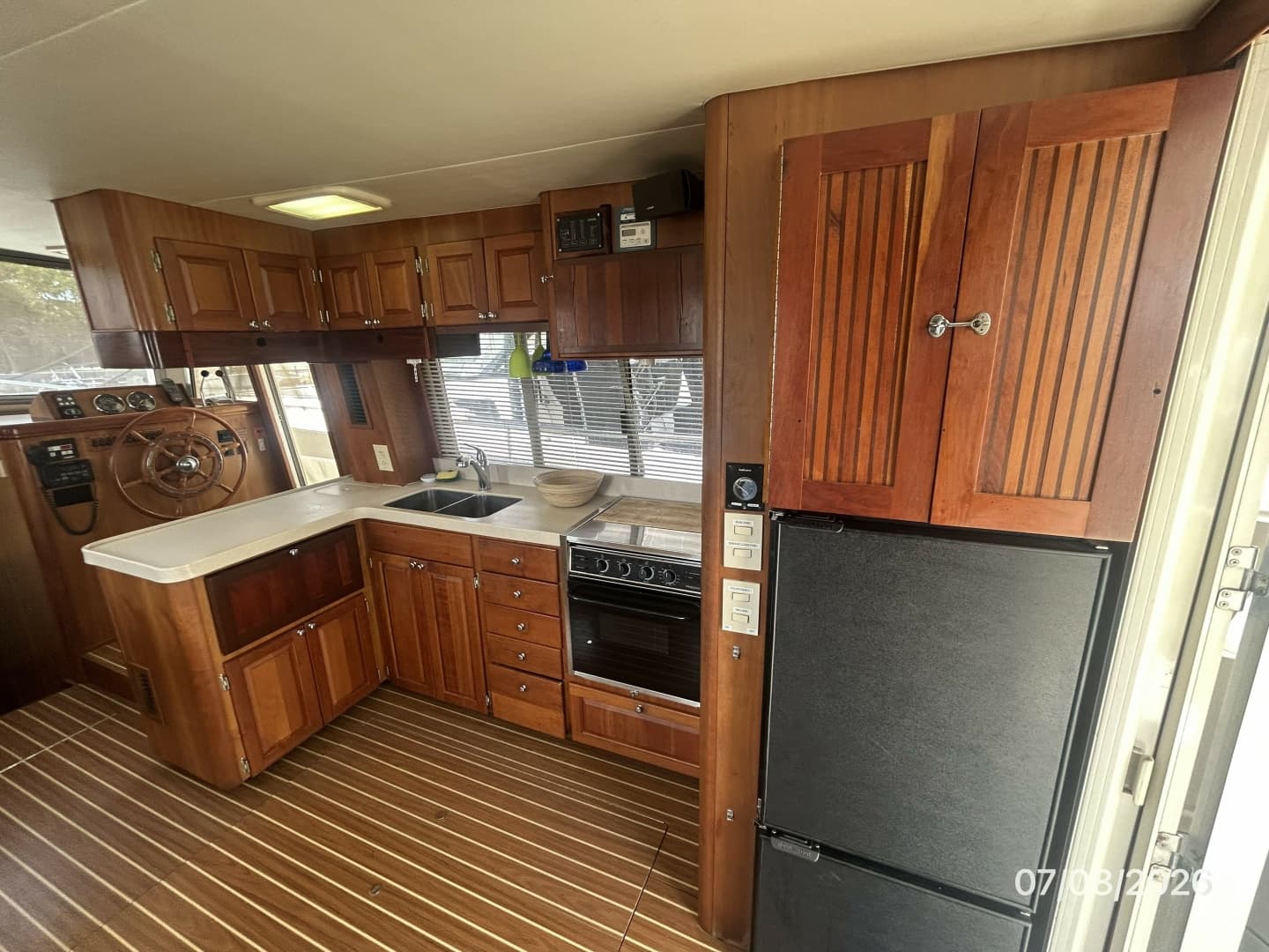 40' Mainship galley2