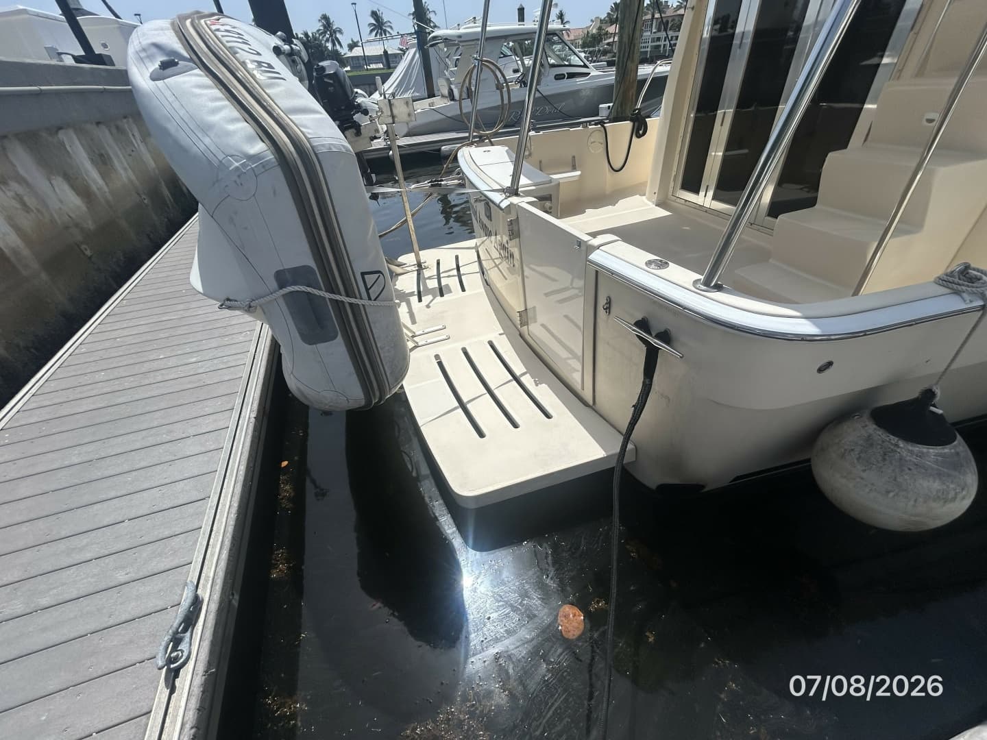40' Mainship swimplatform
