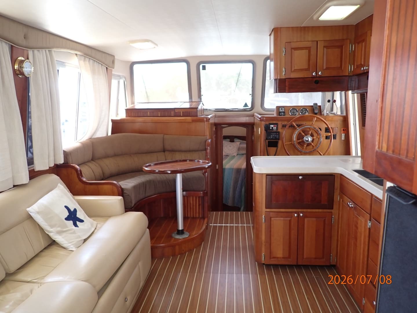 40' Mainship salon forward