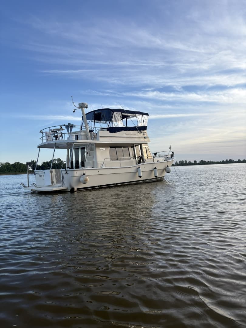 40' Mainship starboard aft profile2