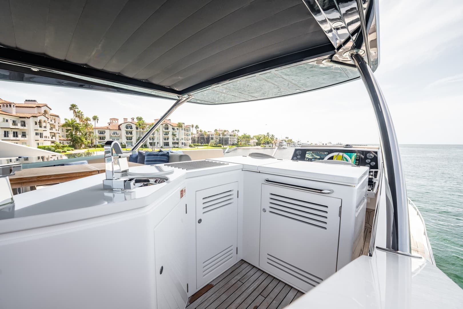 2025 Sunseeker 76 Yacht