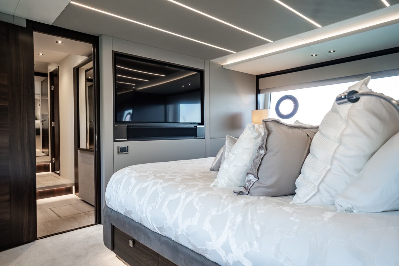 2025 Sunseeker 76 Yacht