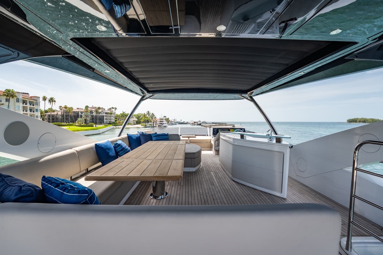 2025 Sunseeker 76 Yacht