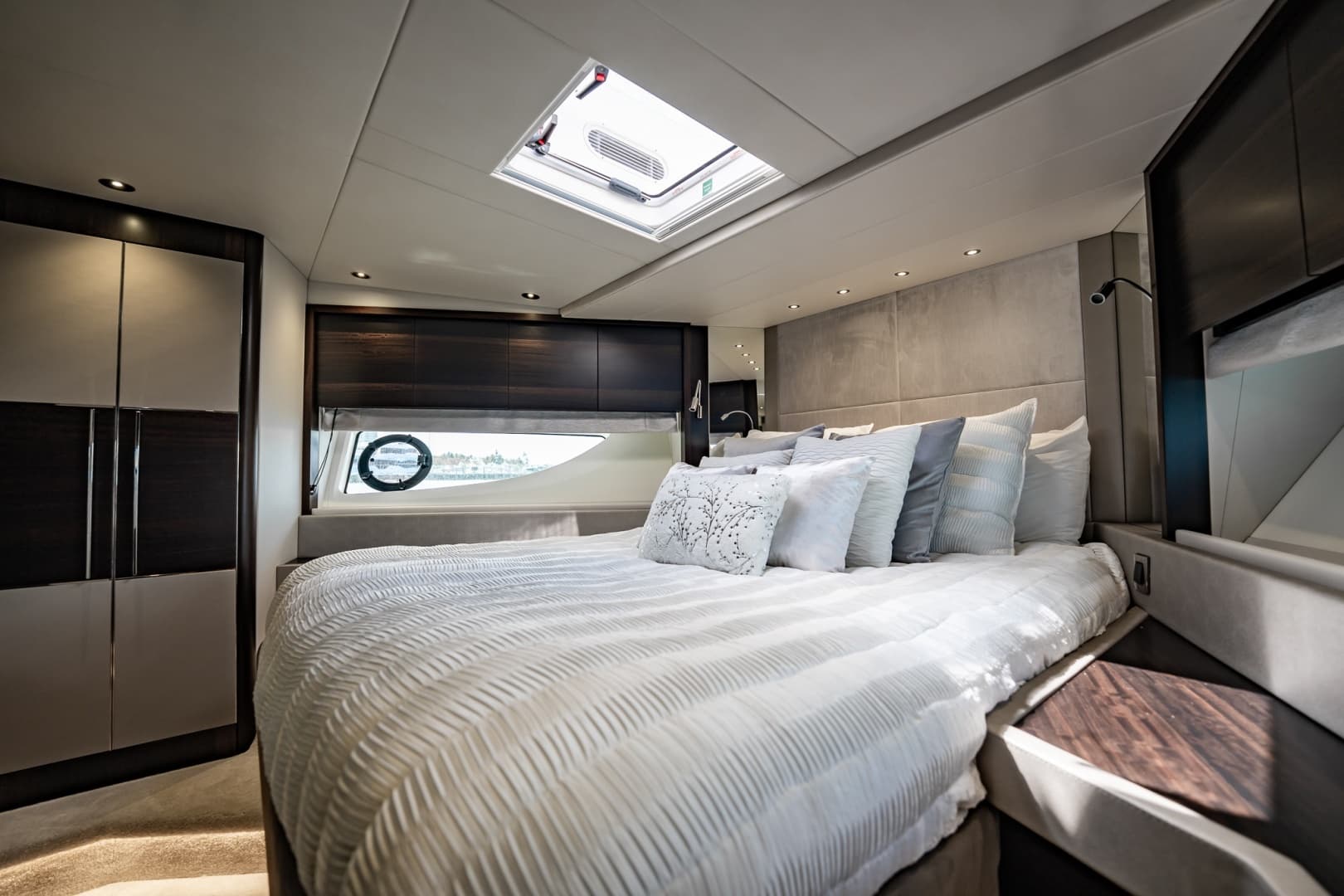 2025 Sunseeker 76 Yacht
