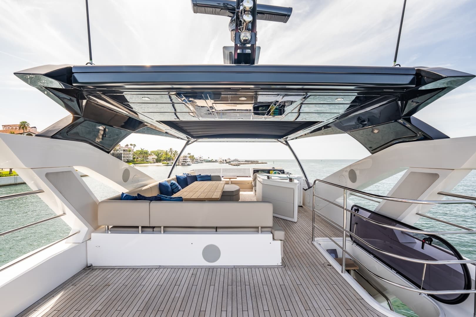 2025 Sunseeker 76 Yacht