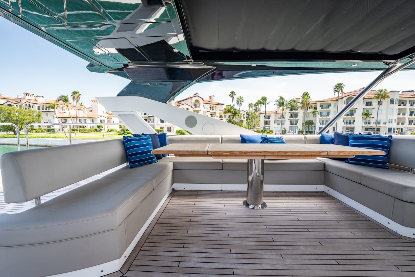 2025 Sunseeker 76 Yacht
