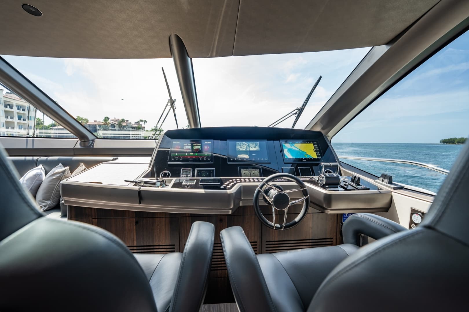 2025 Sunseeker 76 Yacht