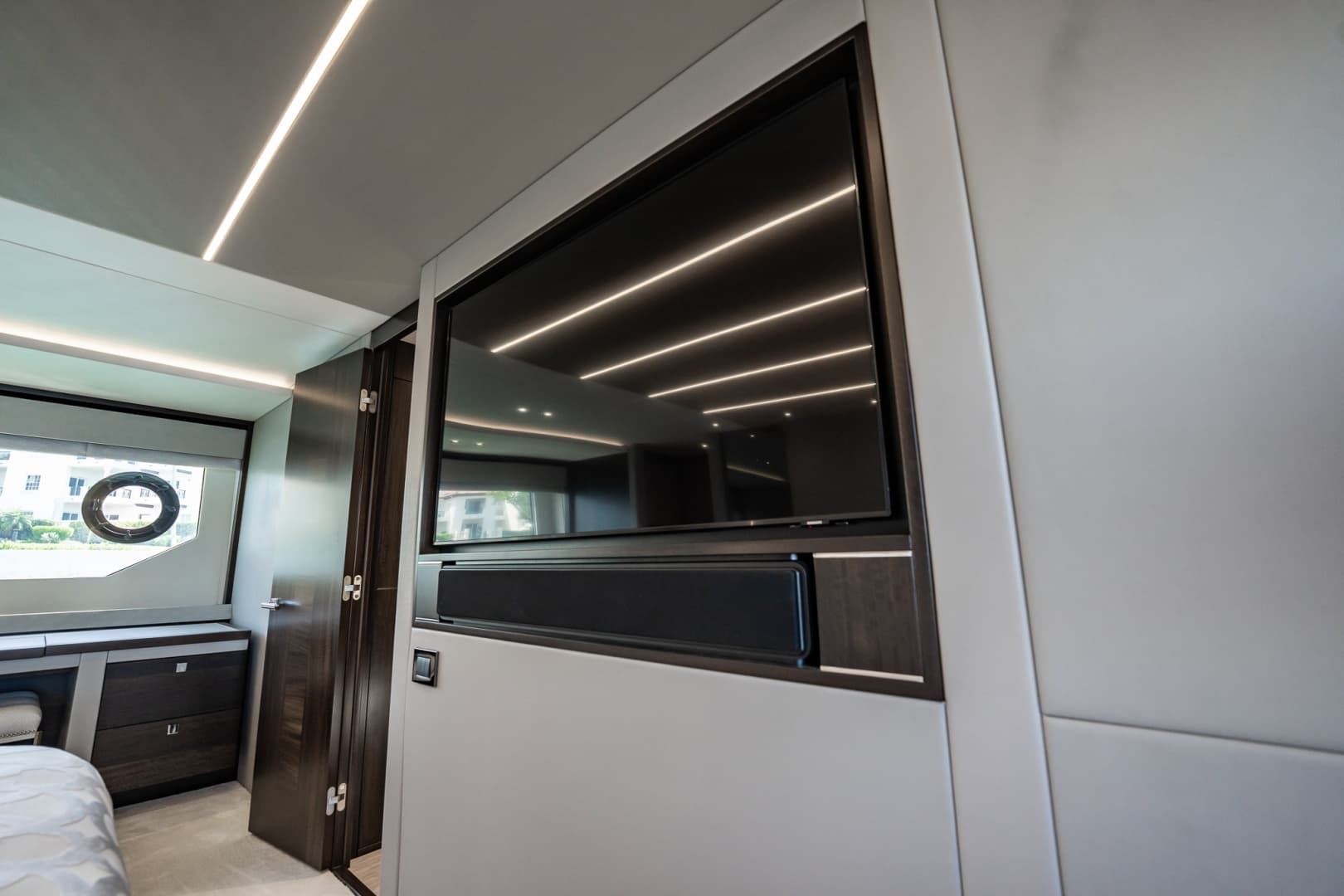 2025 Sunseeker 76 Yacht