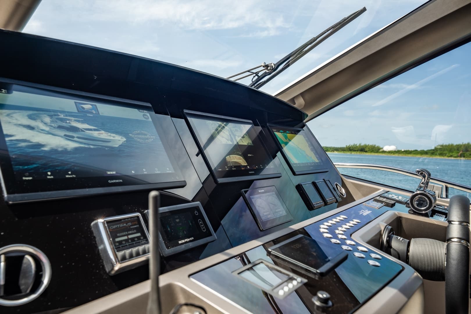 2025 Sunseeker 76 Yacht