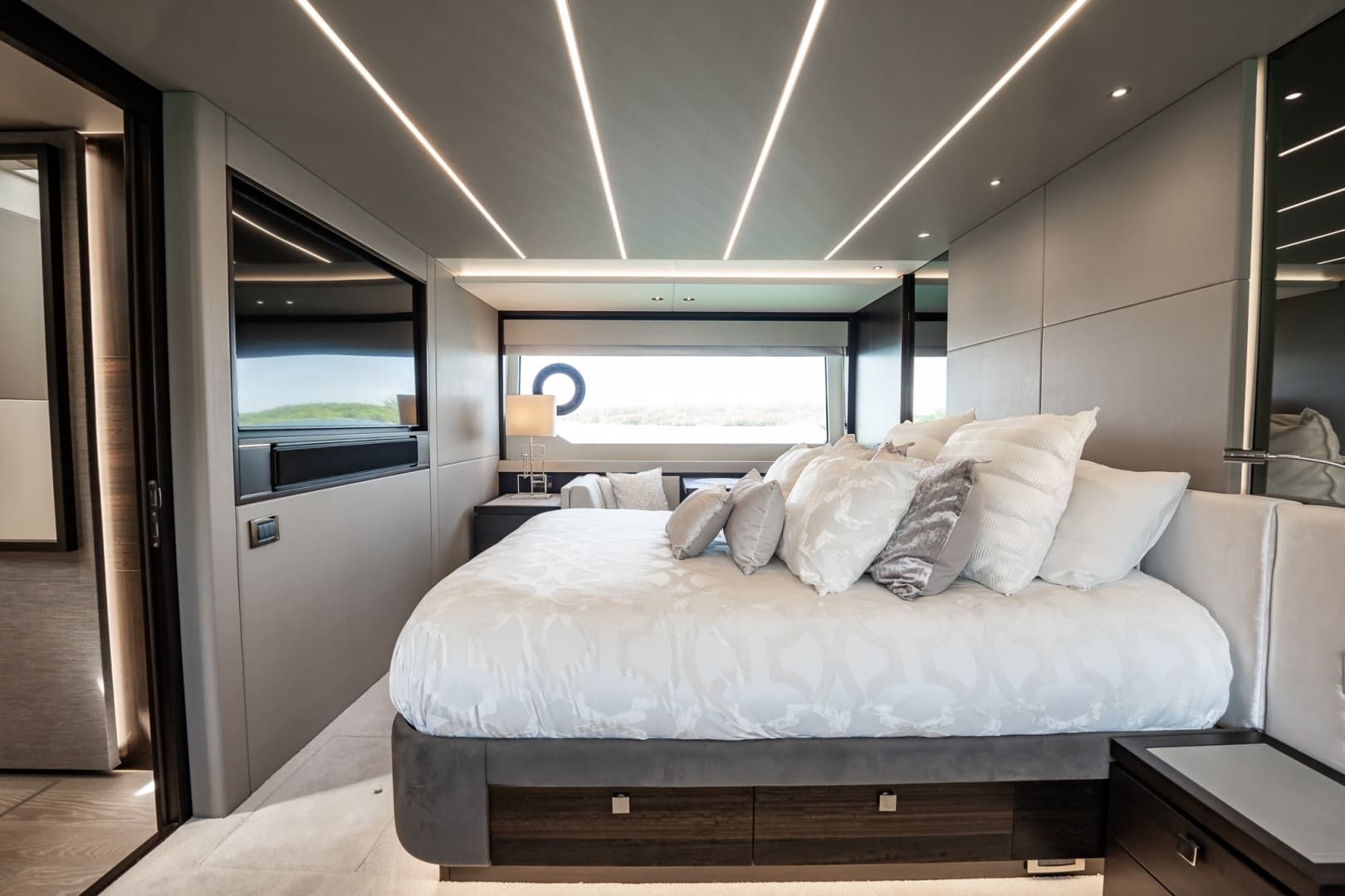2025 Sunseeker 76 Yacht