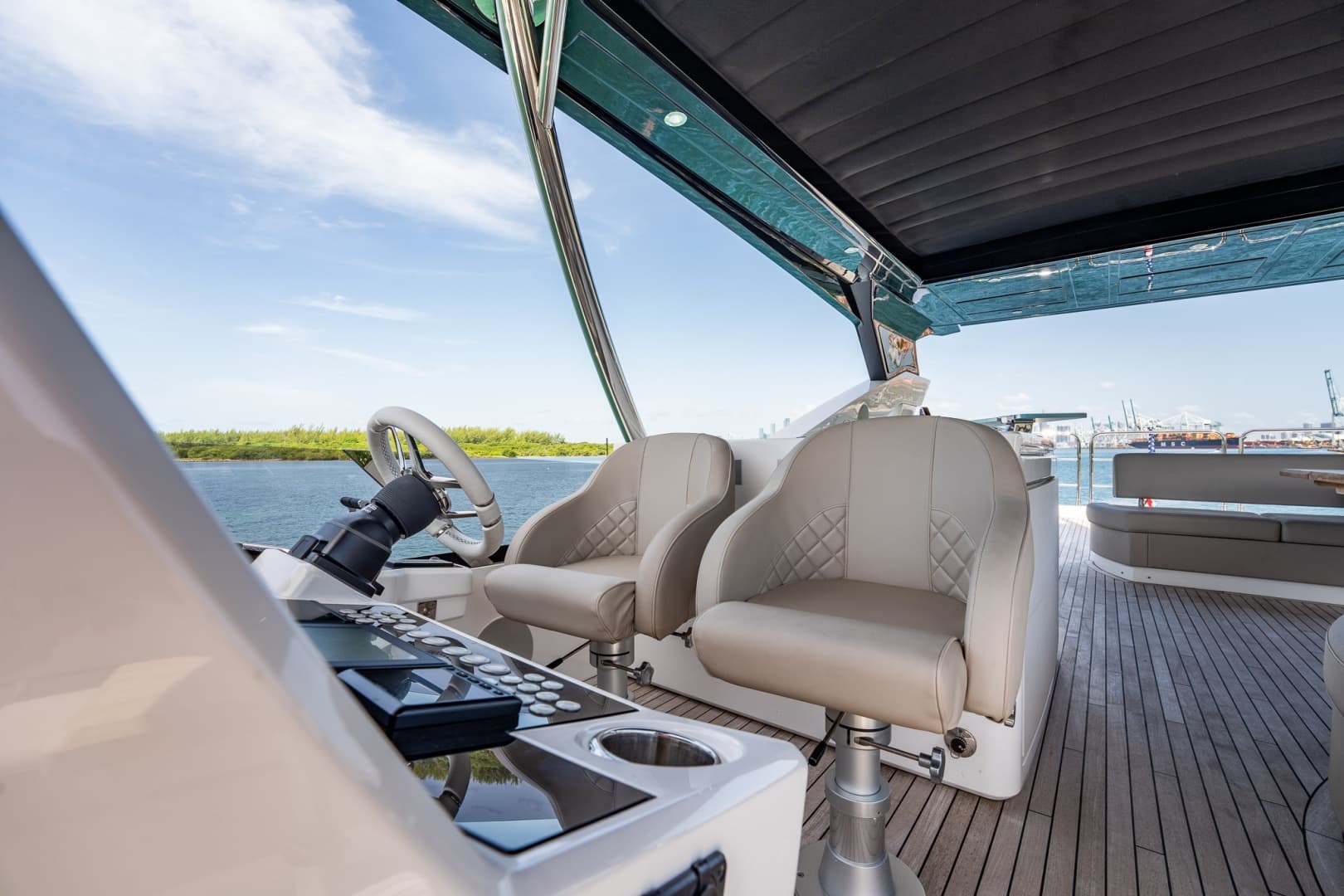 2025 Sunseeker 76 Yacht