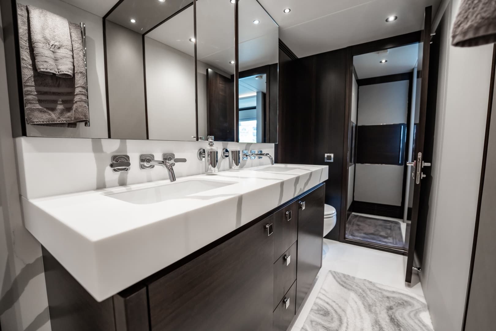2025 Sunseeker 76 Yacht