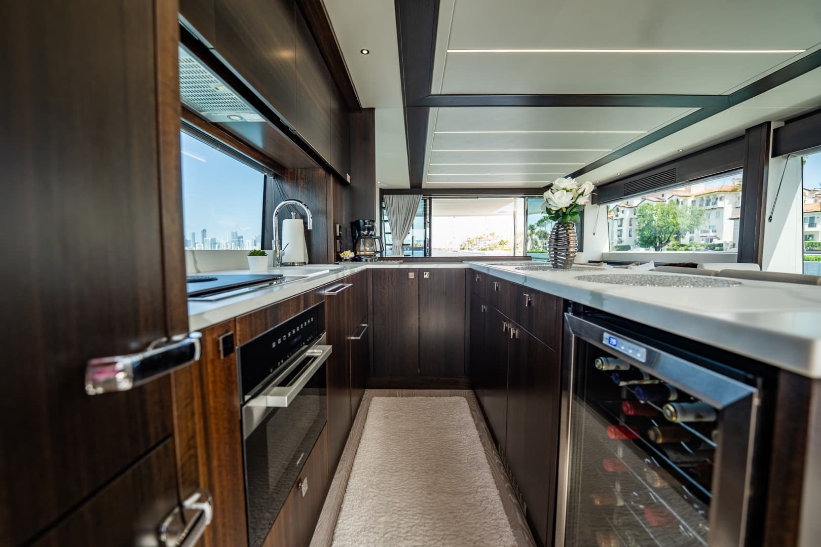 2025 Sunseeker 76 Yacht