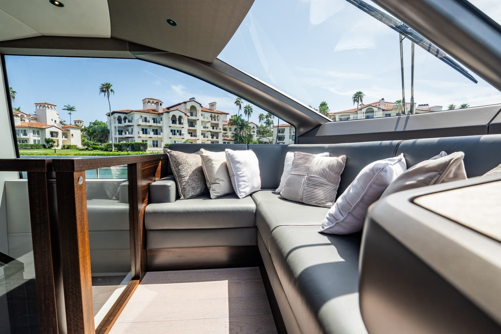 2025 Sunseeker 76 Yacht