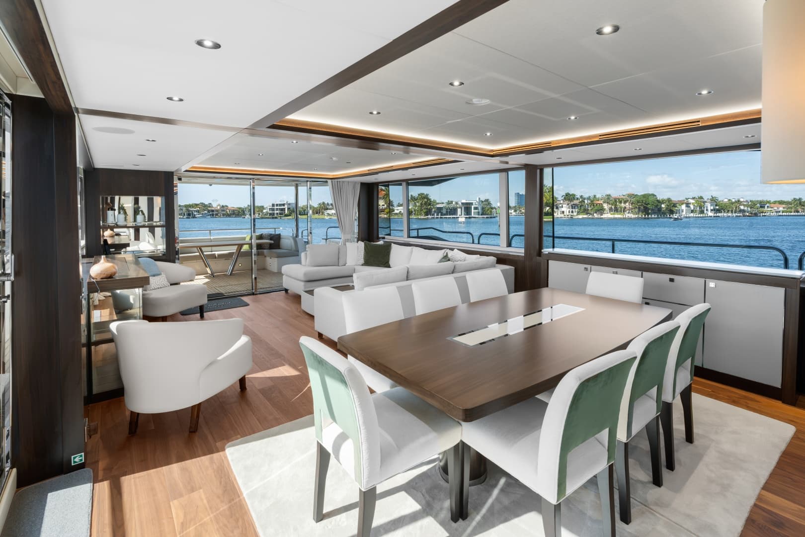 2024 Sunseeker 95 Yacht