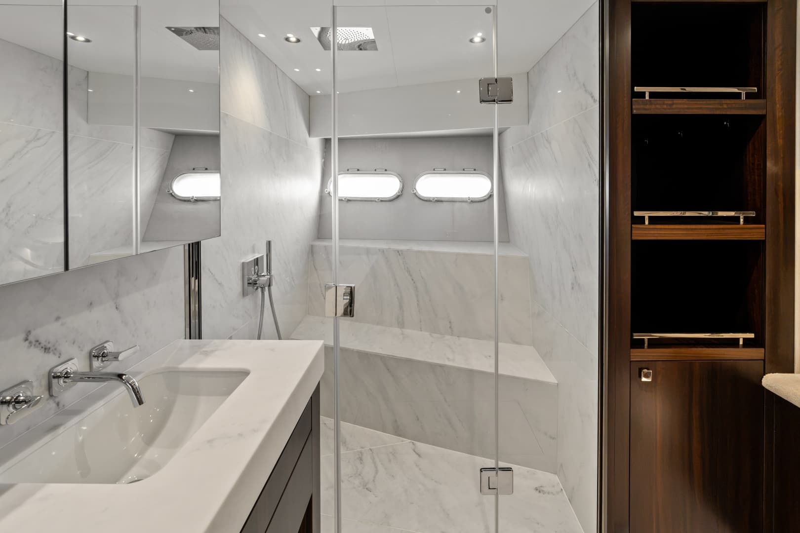 2024 Sunseeker 95 Yacht