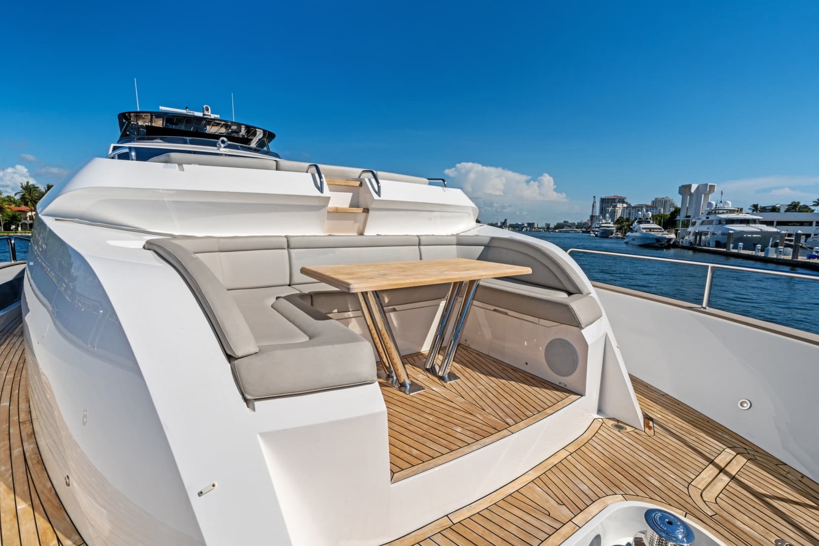 2024 Sunseeker 95 Yacht