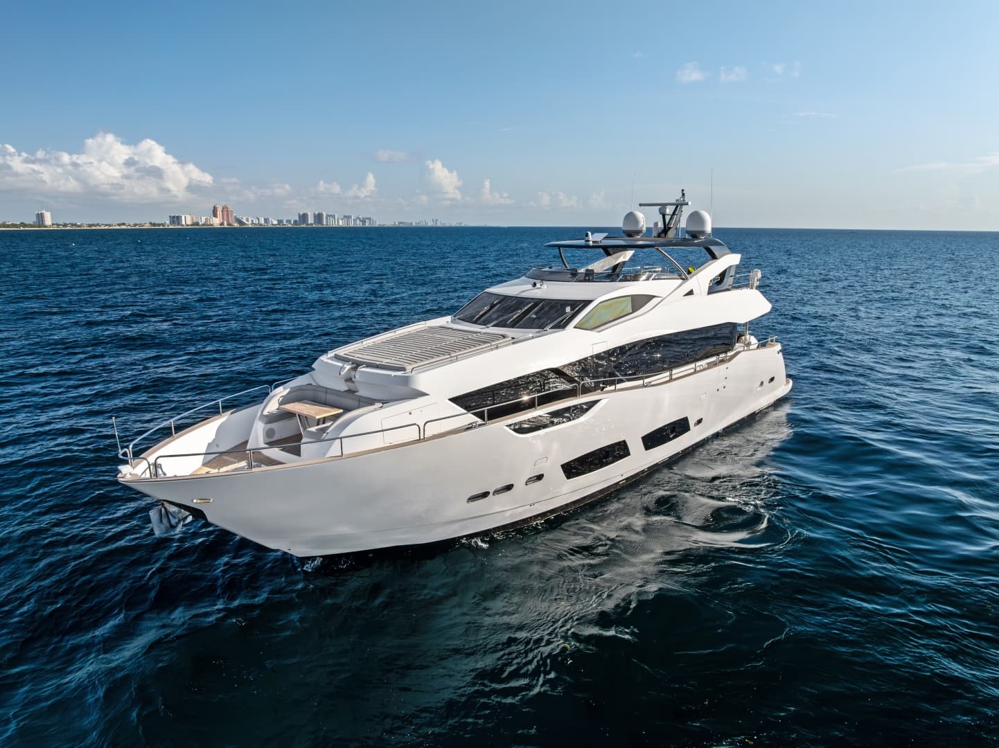 2024 Sunseeker 95 Yacht