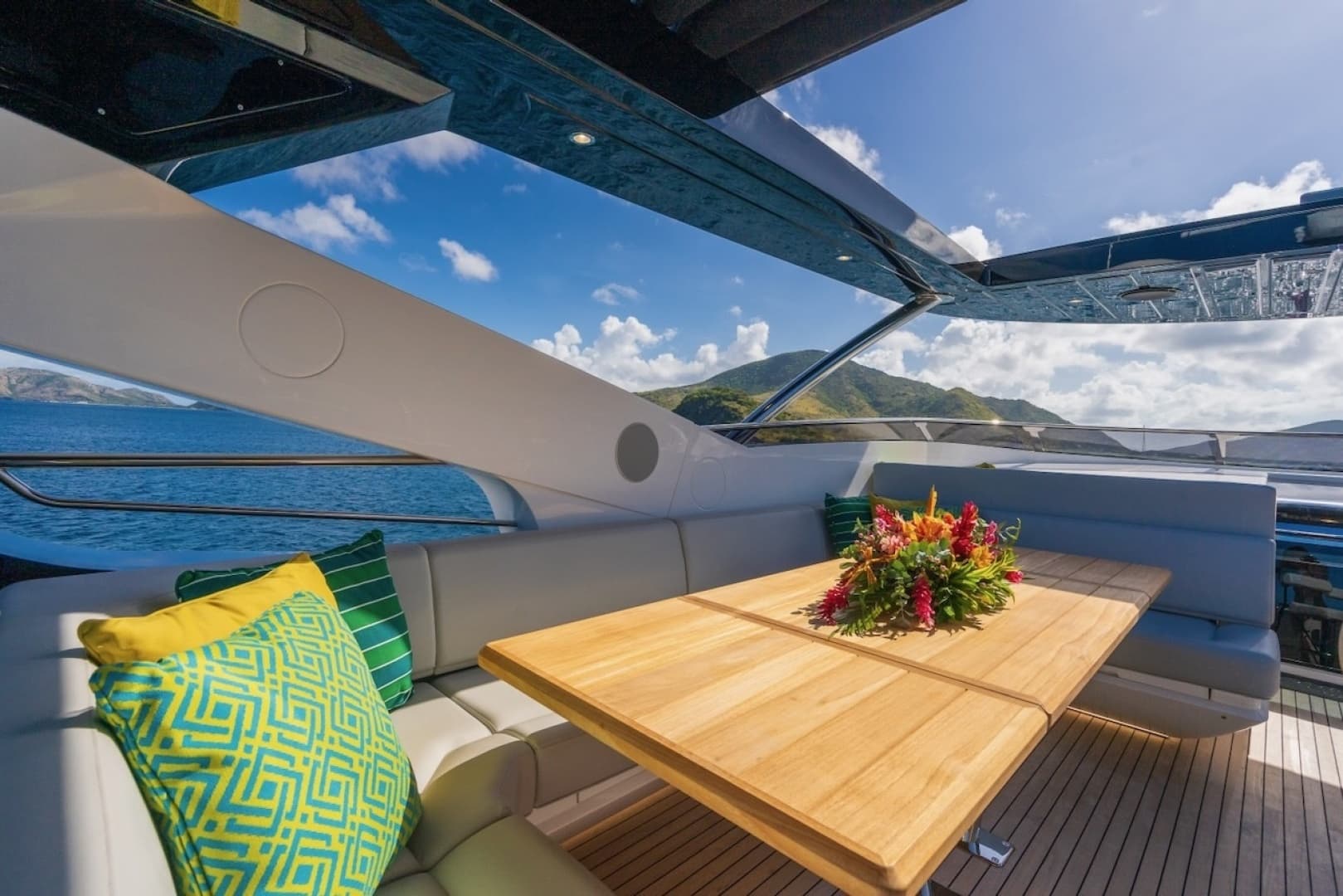 2024 Sunseeker 95 Yacht