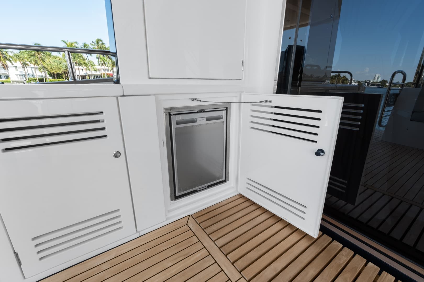 2024 Sunseeker 95 Yacht