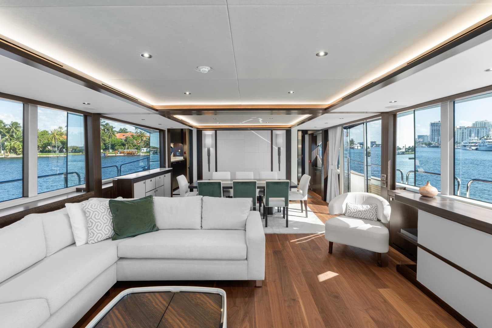 2024 Sunseeker 95 Yacht