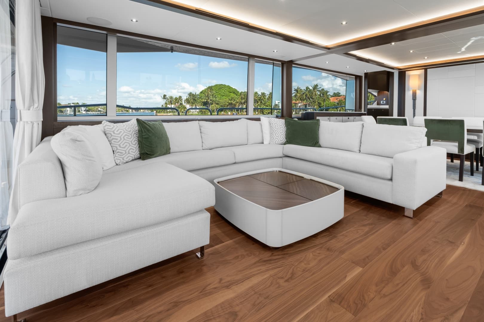 2024 Sunseeker 95 Yacht