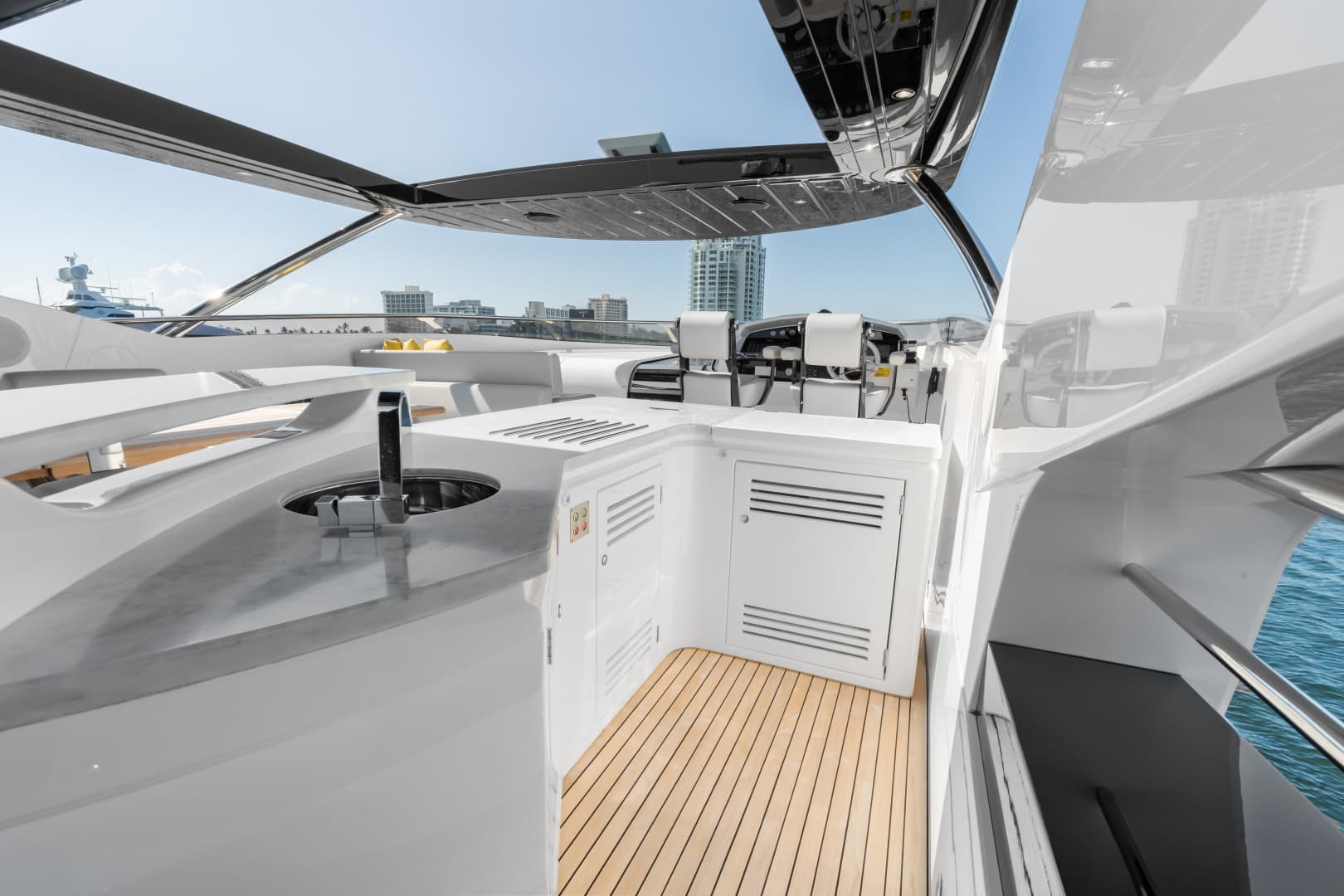 2024 Sunseeker 95 Yacht