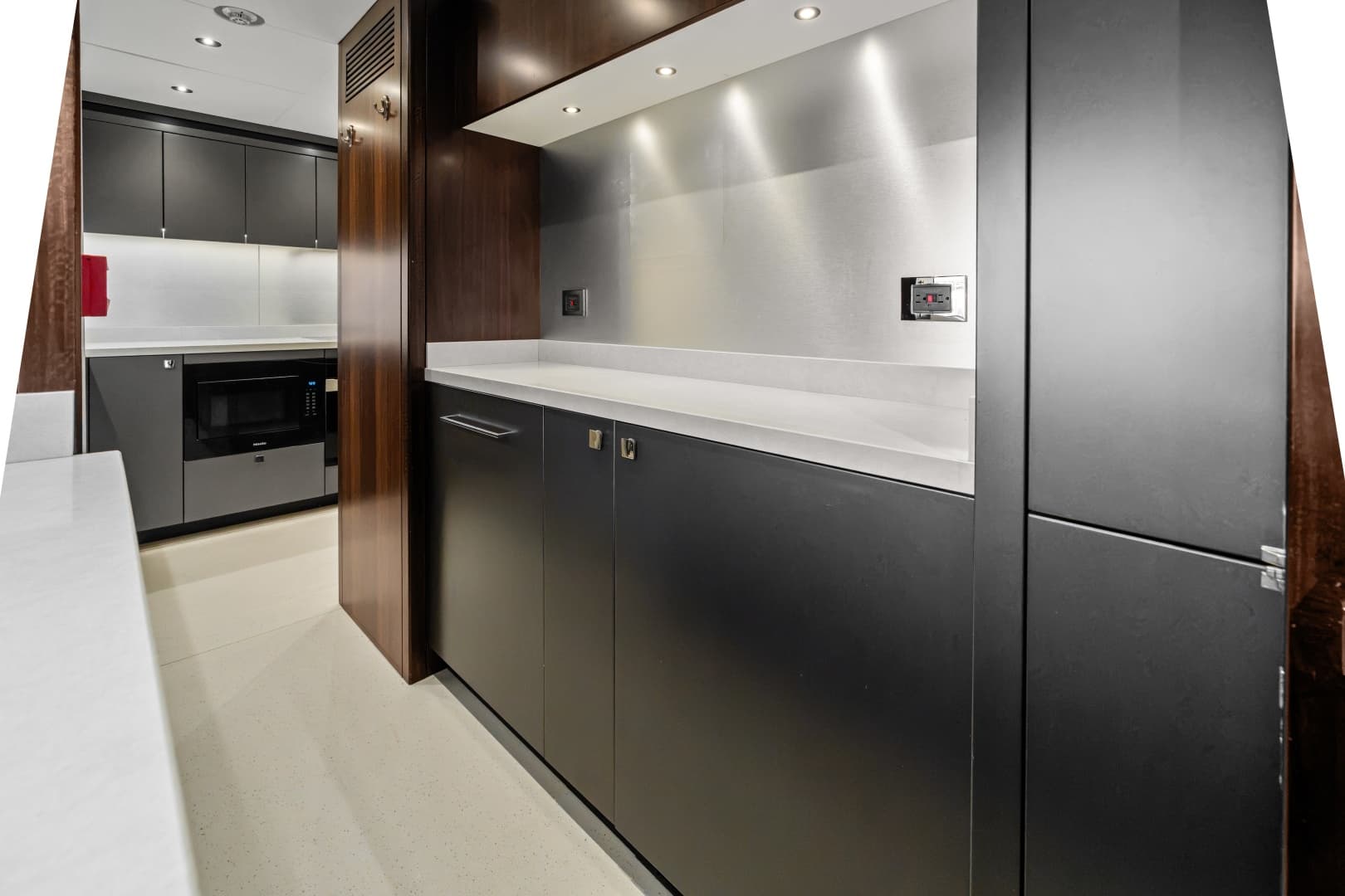 2024 Sunseeker 95 Yacht