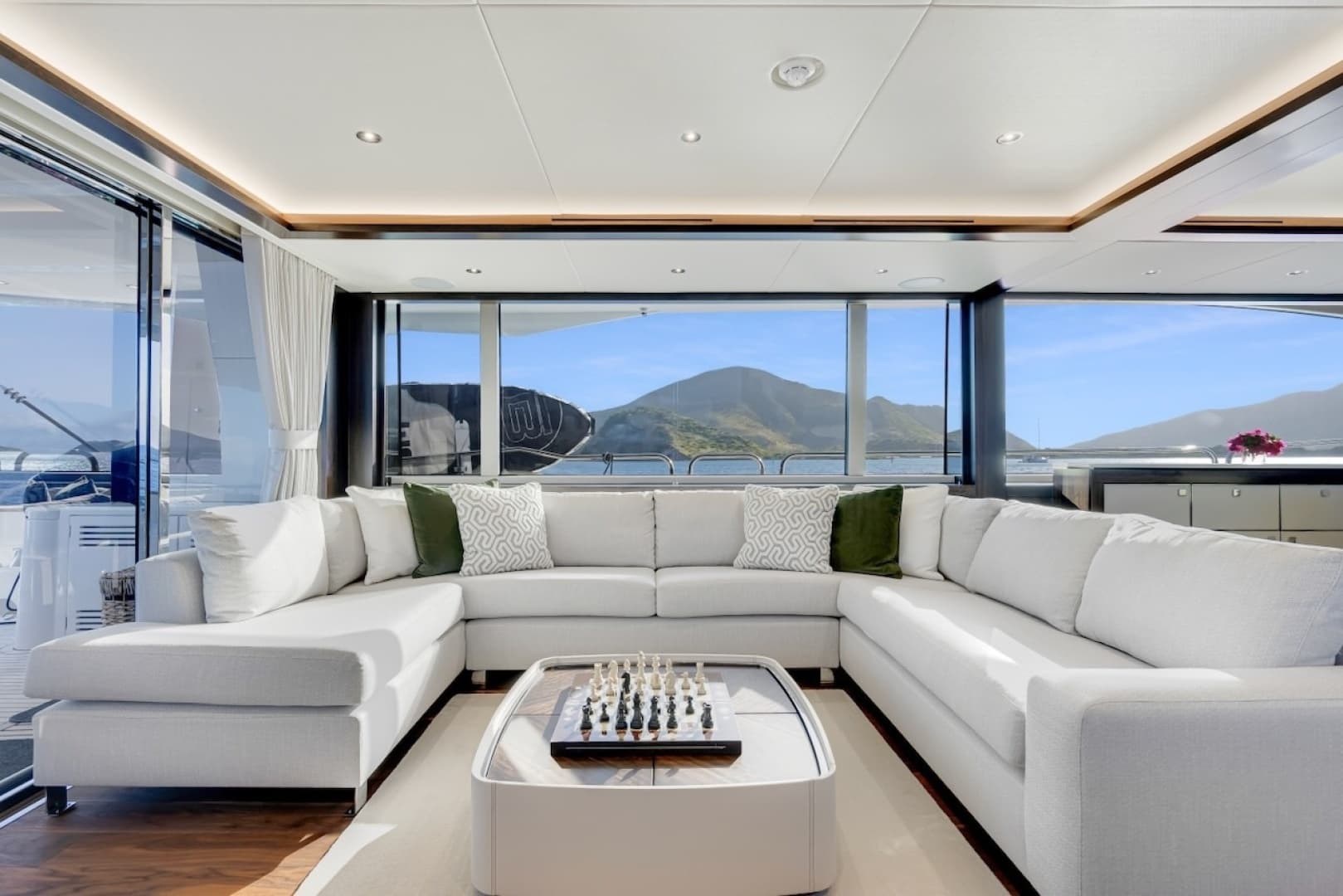 2024 Sunseeker 95 Yacht