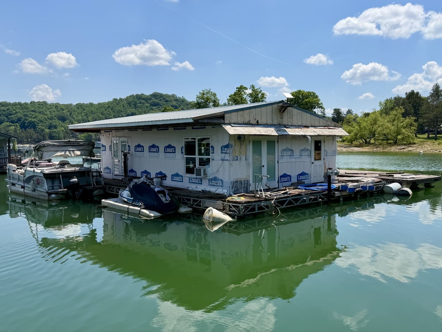 2000 Custom 22 x 30 Floating Cabin - Approx 660sqft