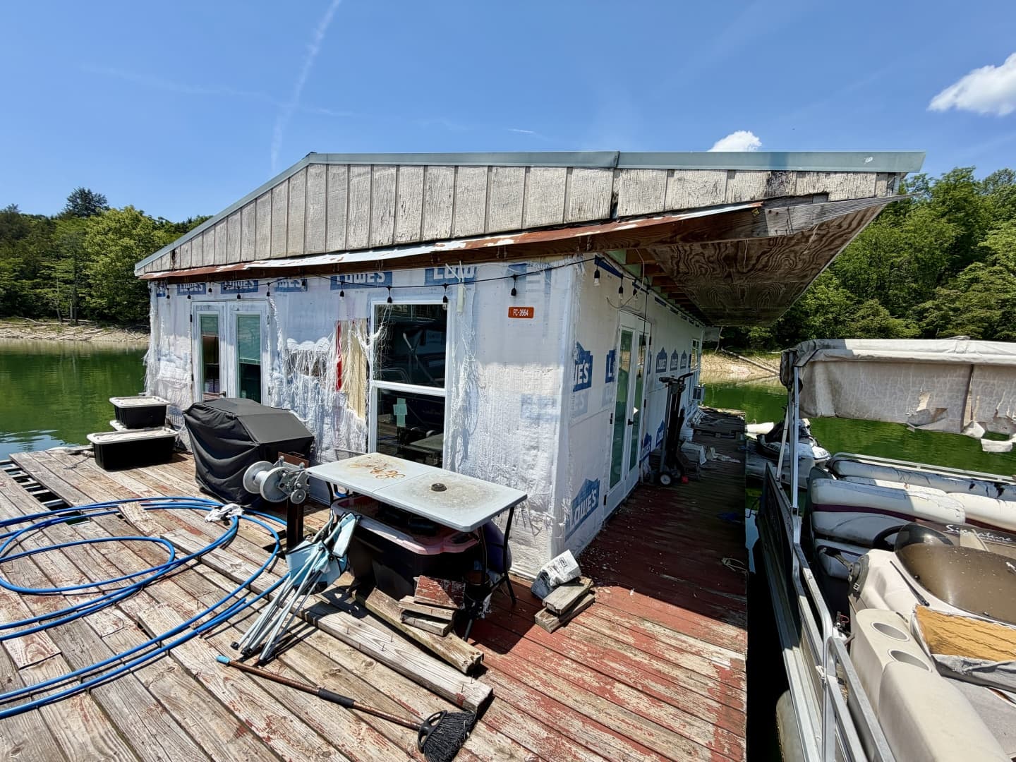 2000 Custom 22 x 30 Floating Cabin - Approx 660sqft