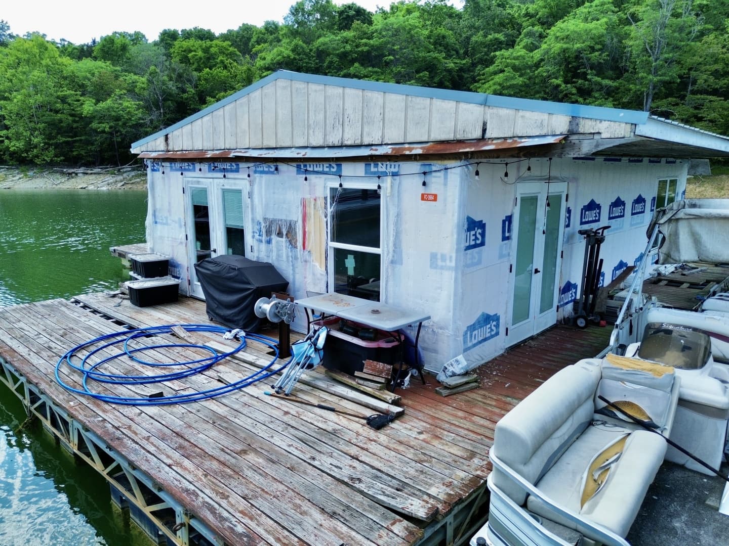 2000 Custom 22 x 30 Floating Cabin - Approx 660sqft