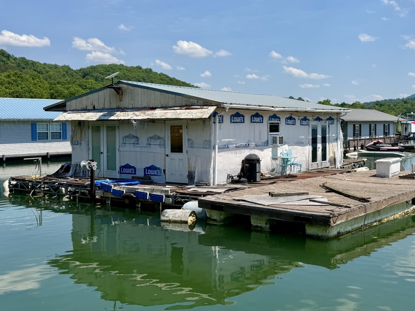 2000 Custom 22 x 30 Floating Cabin - Approx 660sqft