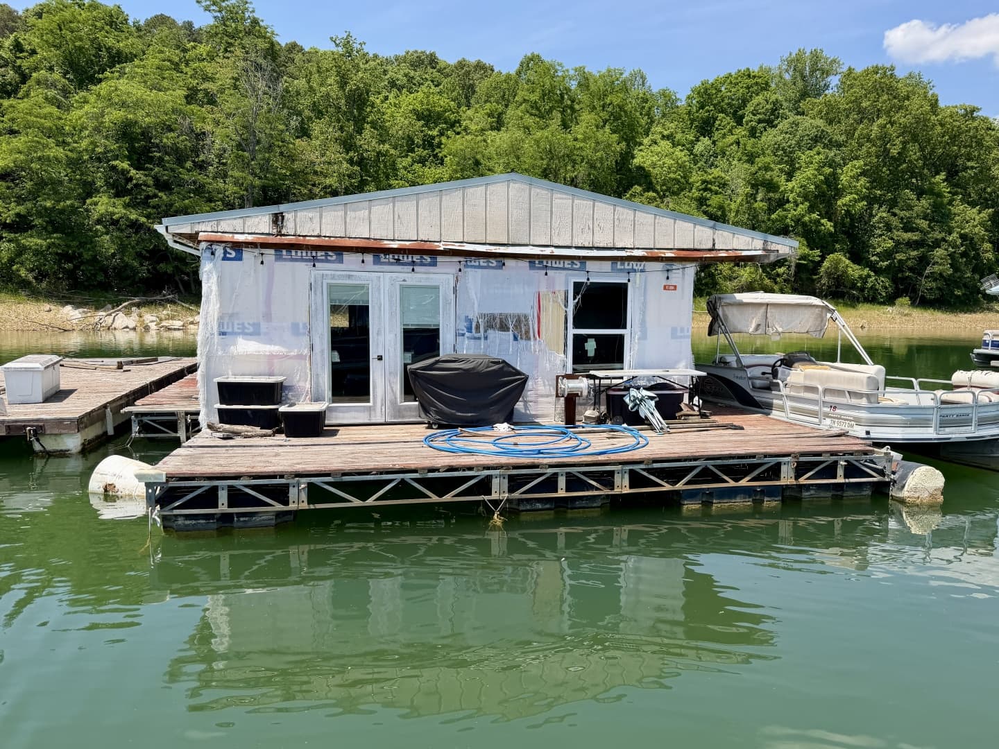 2000 Custom 22 x 30 Floating Cabin - Approx 660sqft