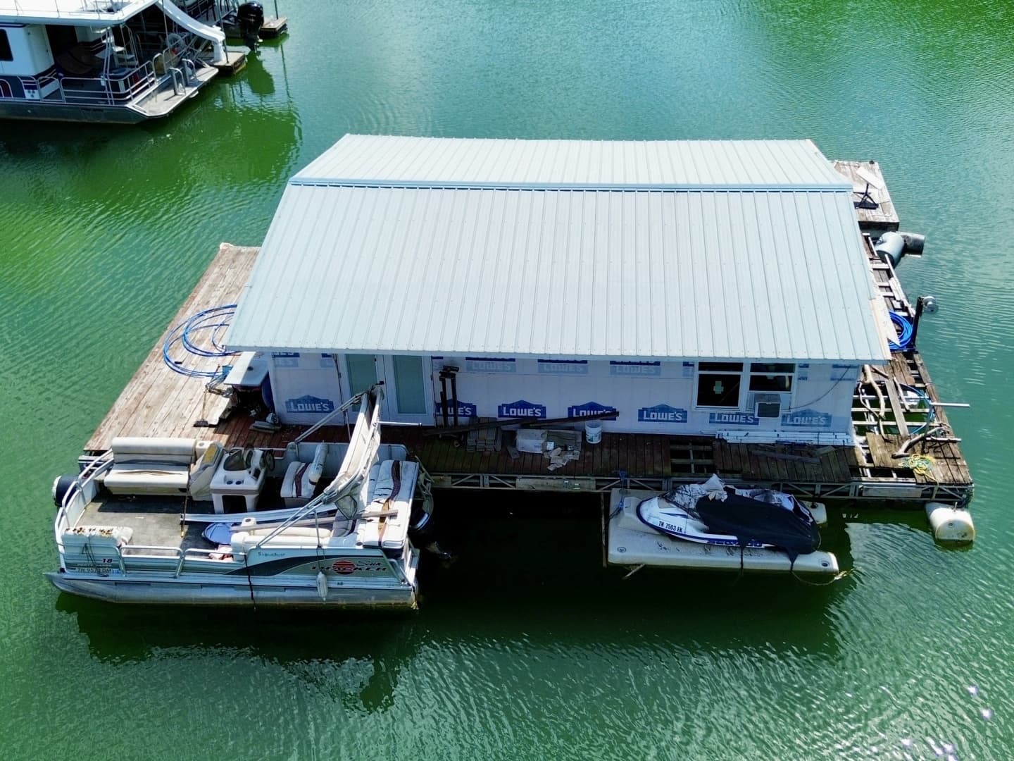 2000 Custom 22 x 30 Floating Cabin - Approx 660sqft