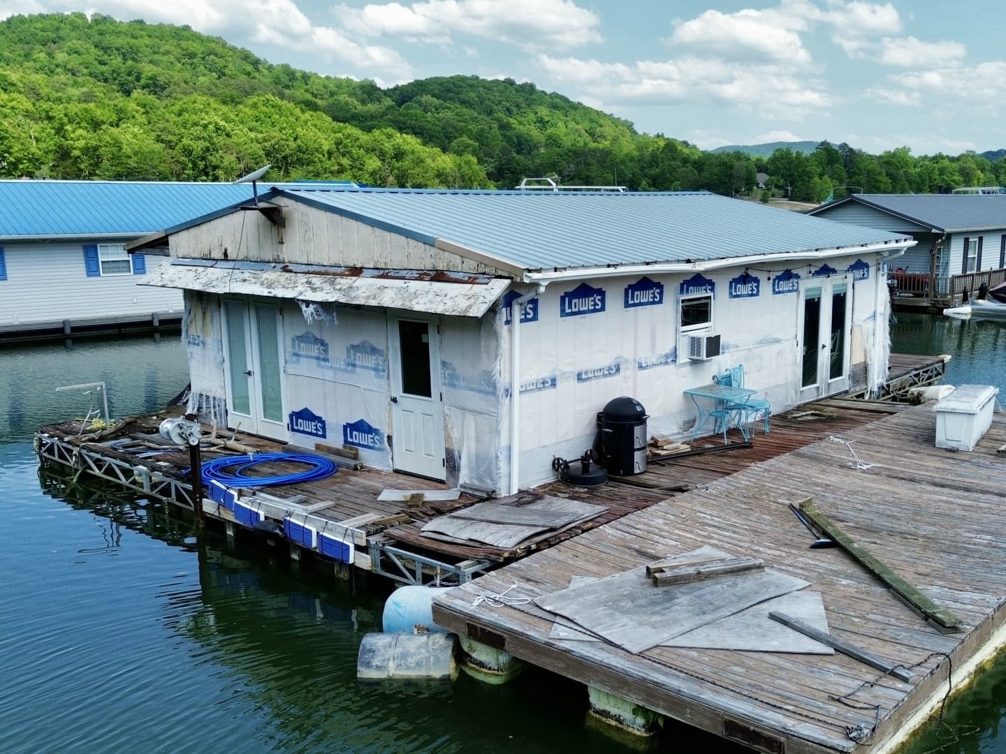 2000 Custom 22 x 30 Floating Cabin - Approx 660sqft