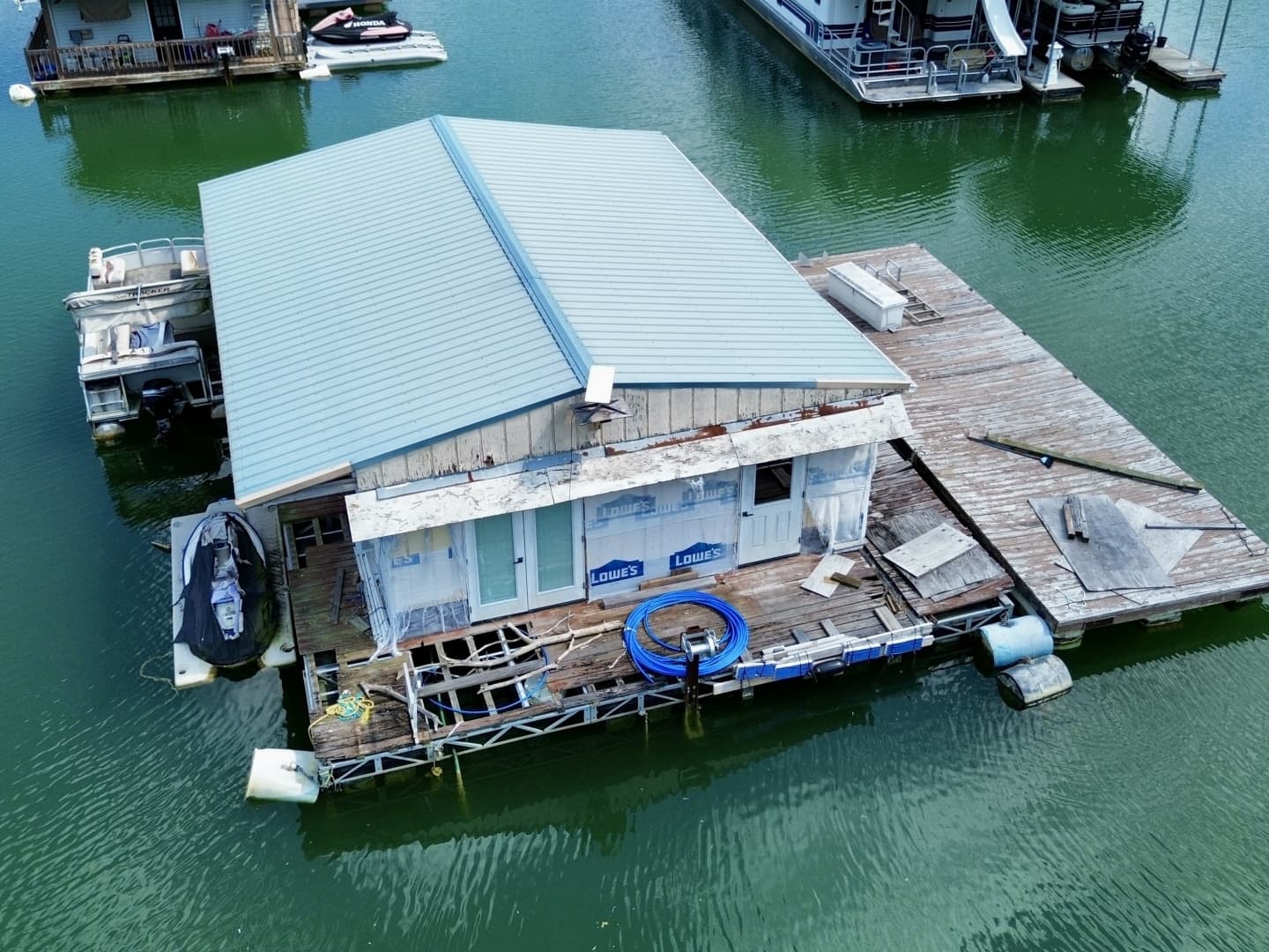 2000 Custom 22 x 30 Floating Cabin - Approx 660sqft
