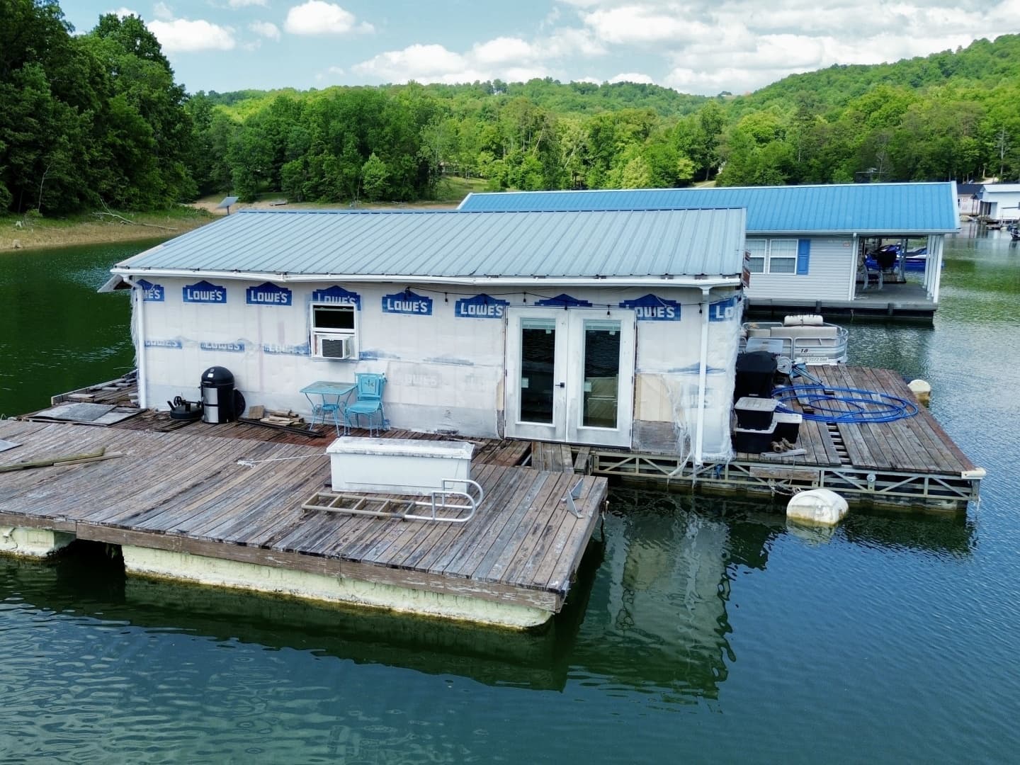 2000 Custom 22 x 30 Floating Cabin - Approx 660sqft