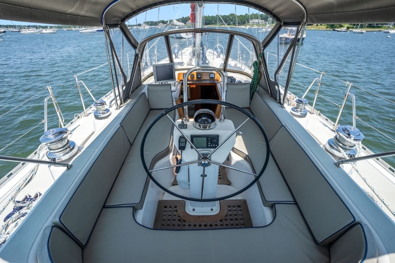 2005 Hylas 54