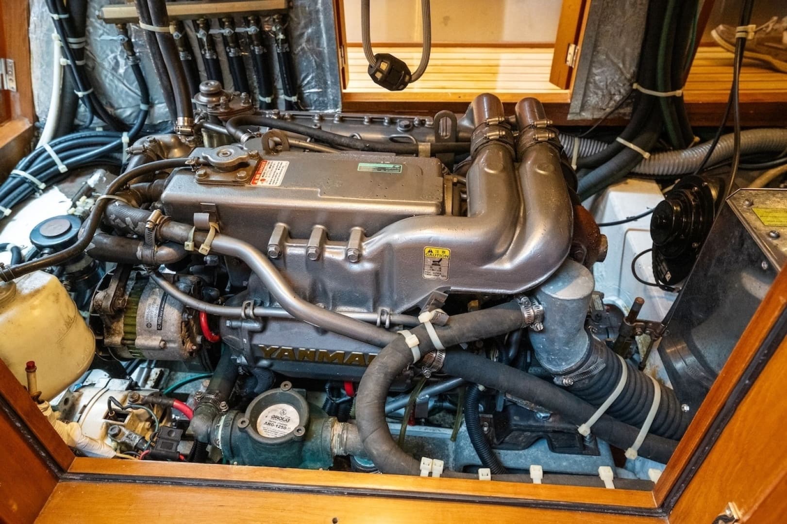 2005 Hylas 54