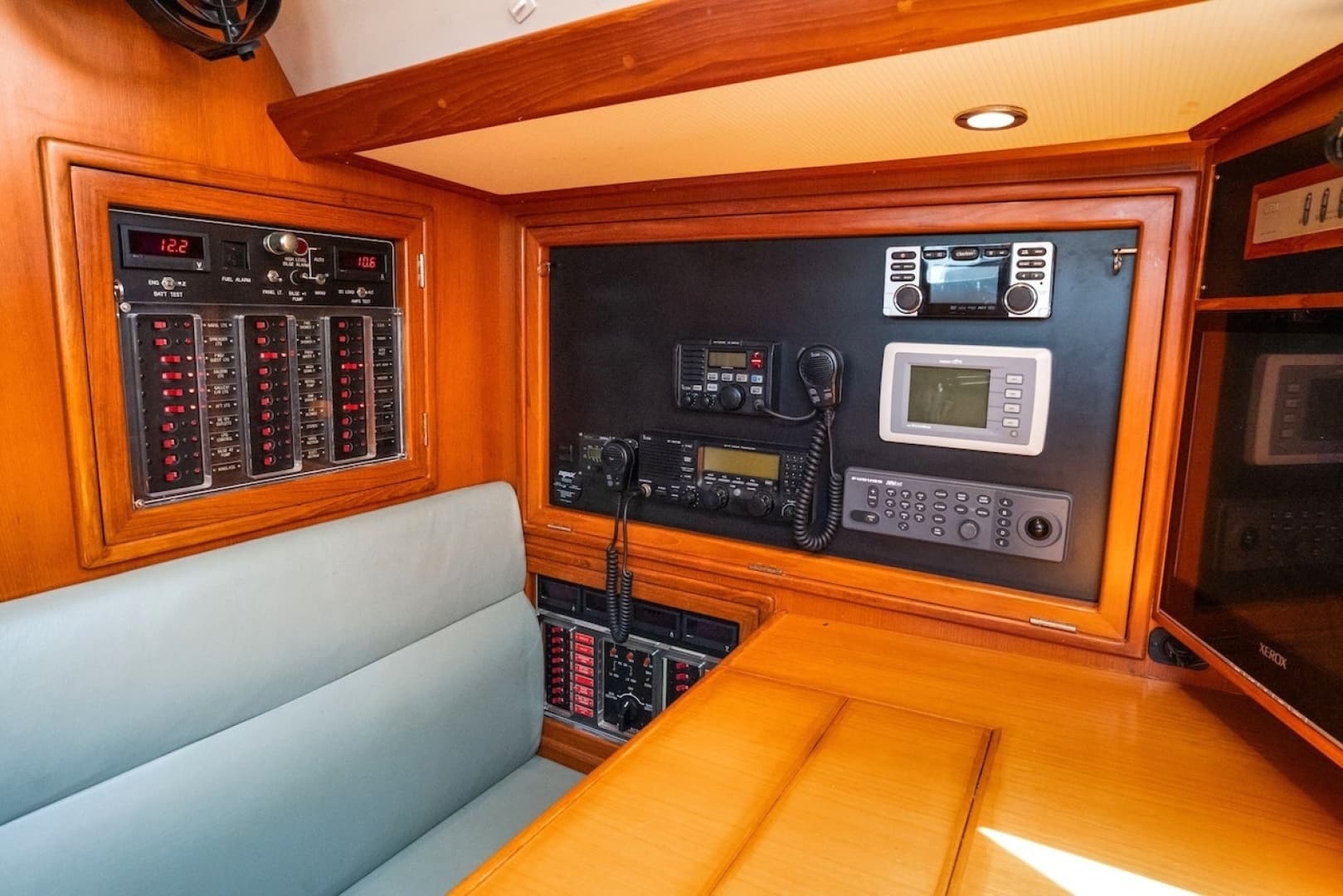 2005 Hylas 54