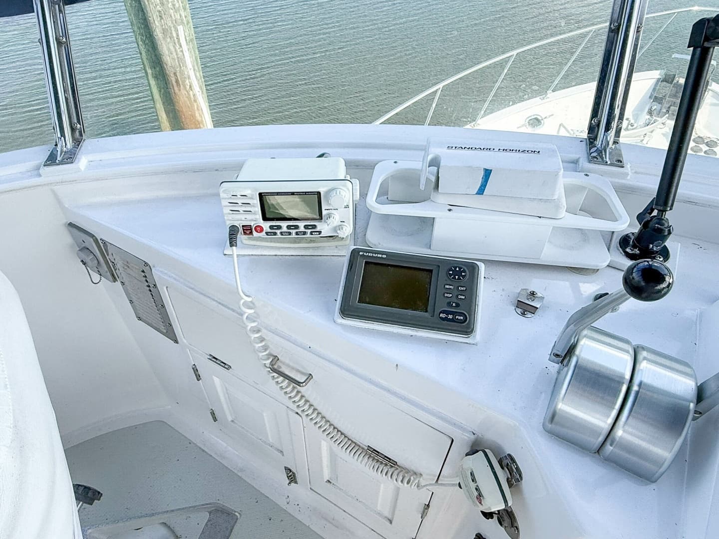 DeFever 49 FB helm port