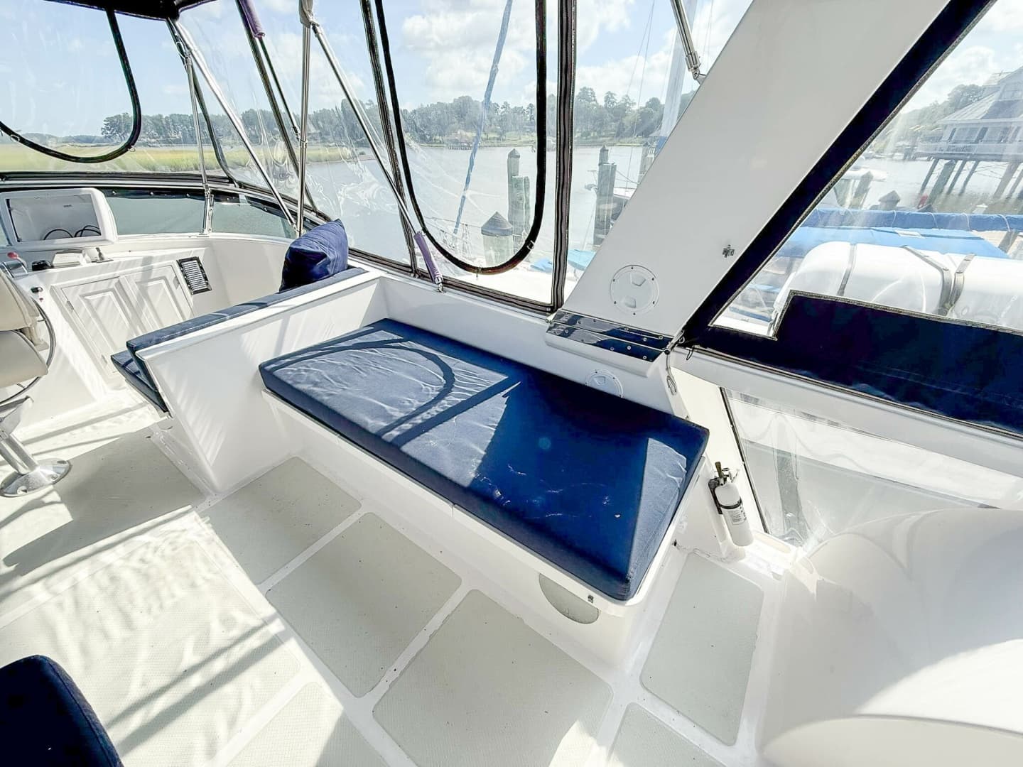DeFever 49 Flybridge starb seating 