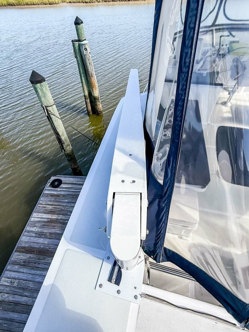 DeFever 49 Tender Crane 