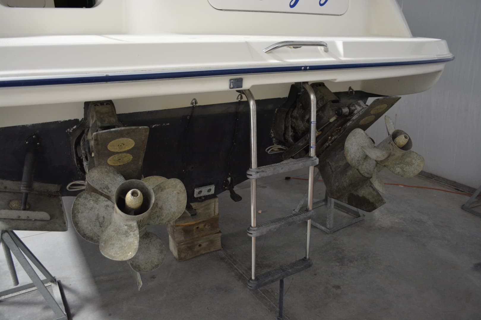 2006 Bayliner 305