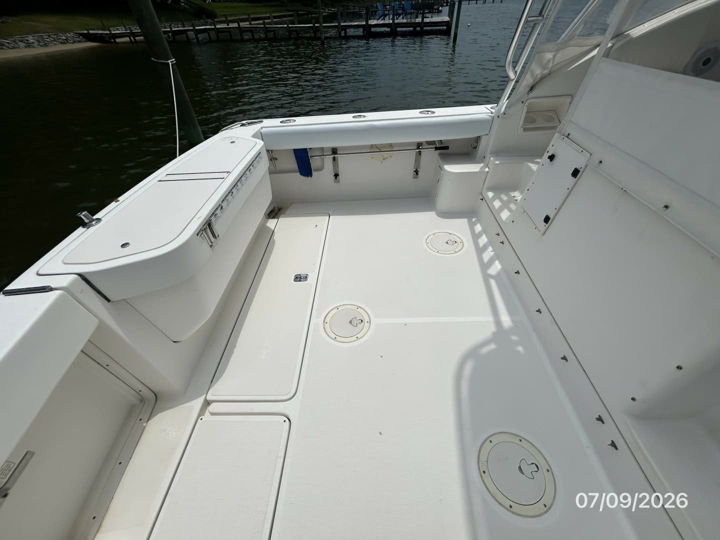 30' Pursuit cockpit port