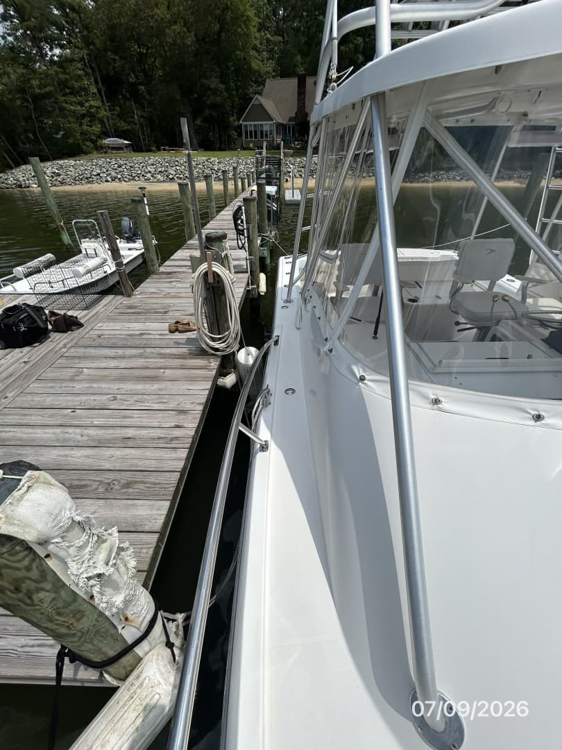 30' Pursuit starboard side deck1