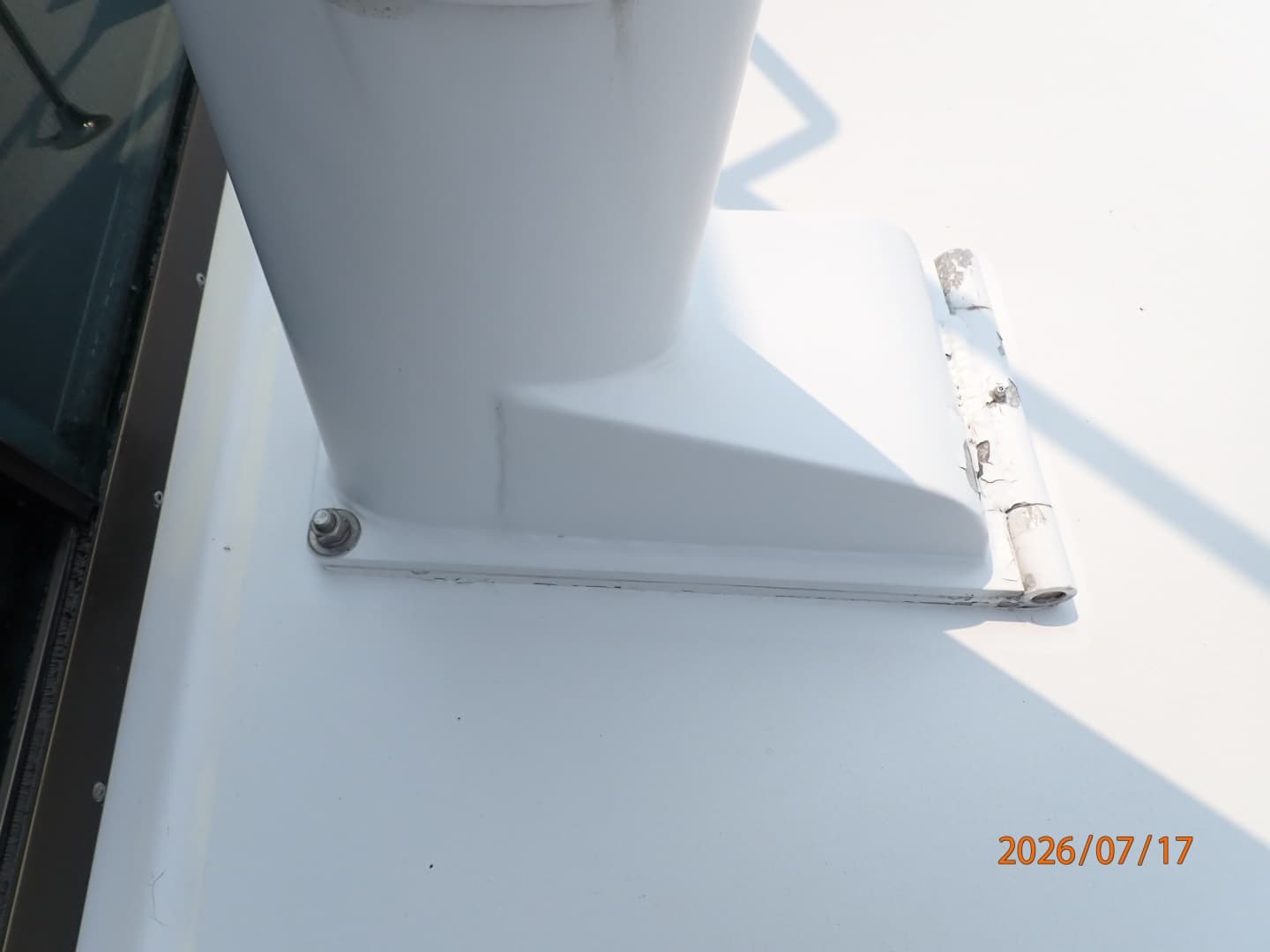 48' Hatteras mast base hinge