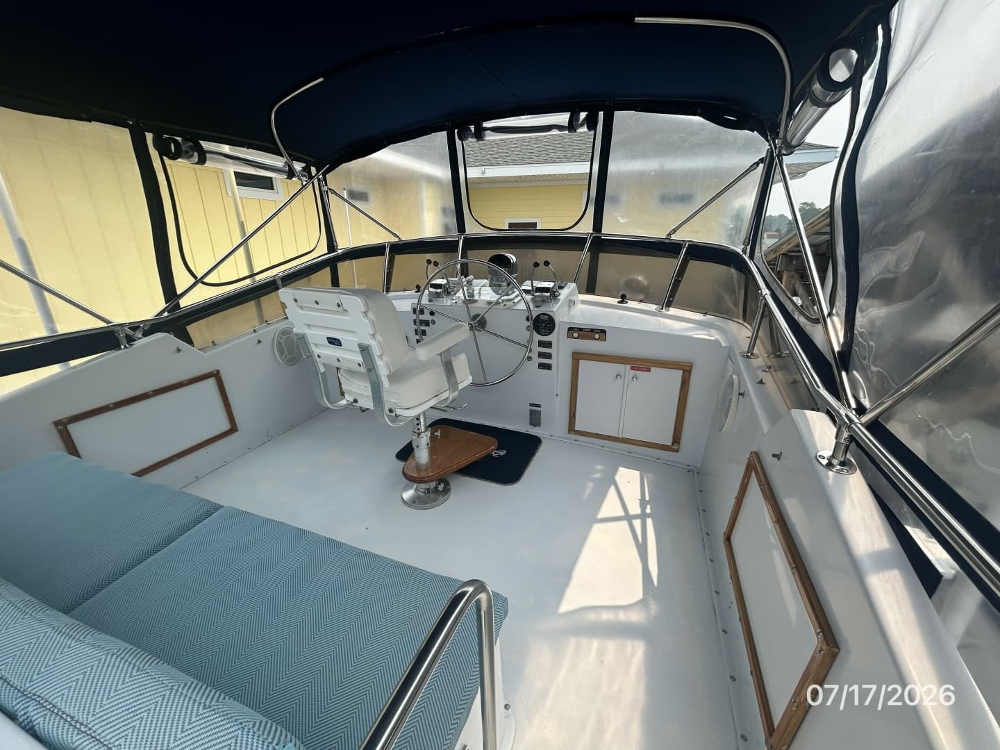 48' Hatteras flybridge forward